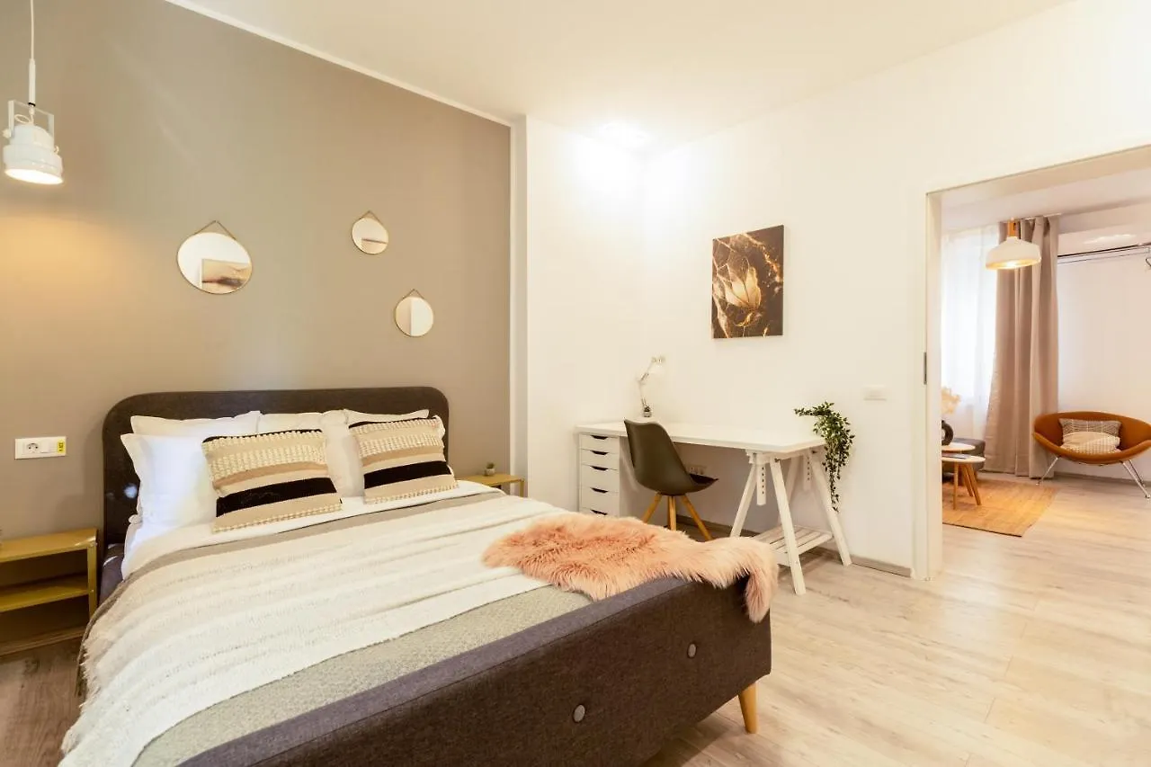 Ideal Stay: Spacious 2Br Apt Near Calea Victoriei Boekarest 0*,  Roemenië