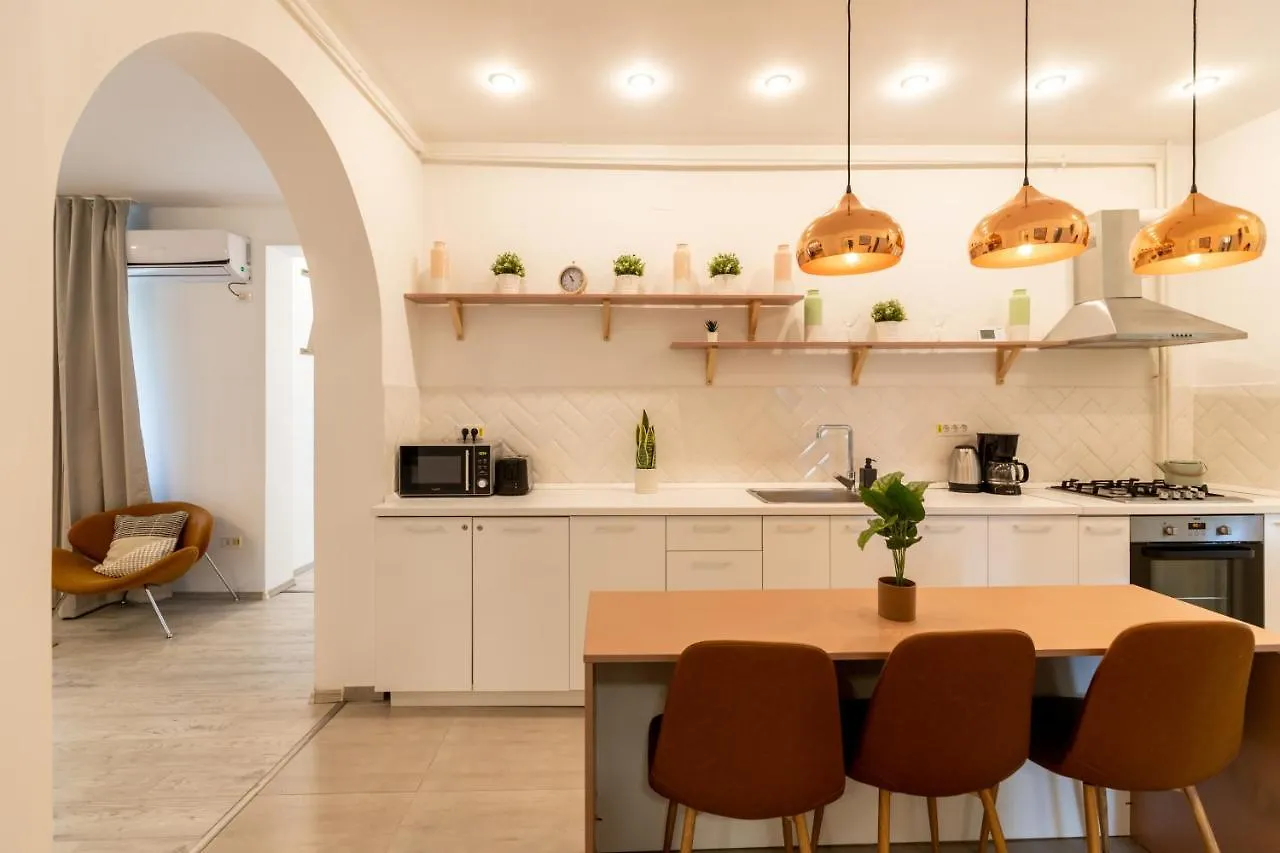 Ideal Stay: Spacious 2Br Apt Near Calea Victoriei Boekarest 0*,  Roemenië